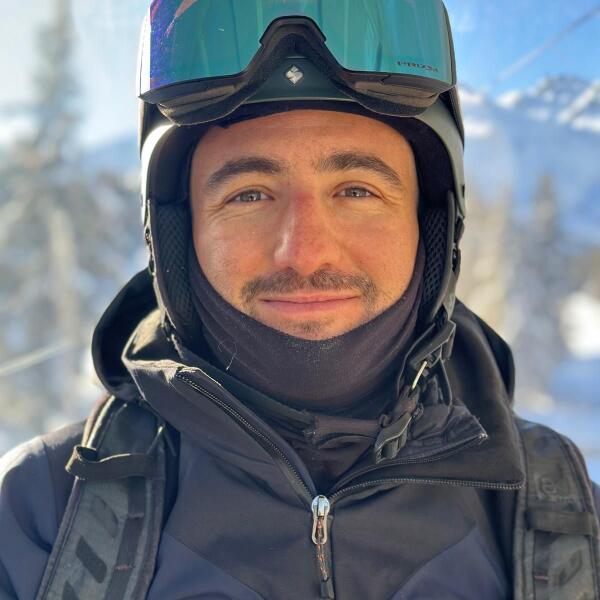 Julian R.'s profile picture.