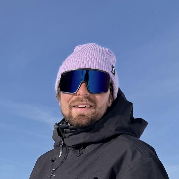 Theo B.'s profile picture.
