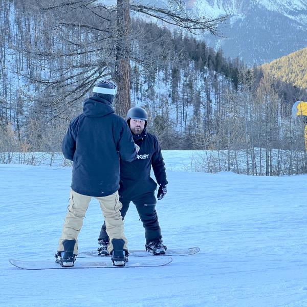Image of people Snowboarding
