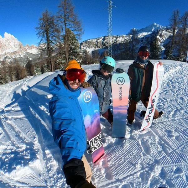 Image of people Snowboarding