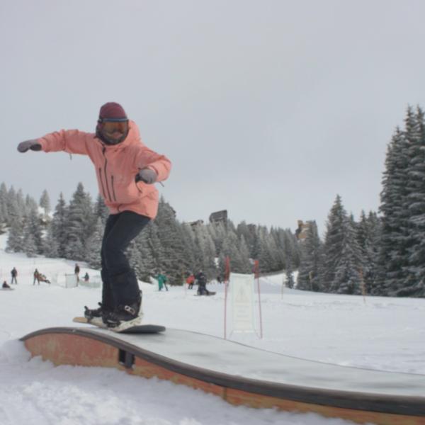 Image of people Snowboarding